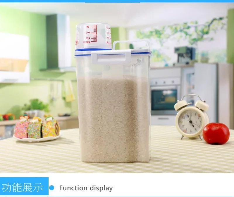 1.5kg/2kg Pet Food Storage Pail – Moisture-Proof Plastic Container with Measuring Cup for Dogs & Cats