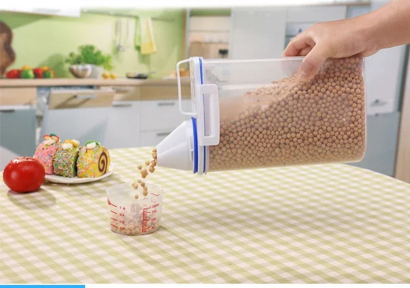 1.5kg/2kg Pet Food Storage Pail – Moisture-Proof Plastic Container with Measuring Cup for Dogs & Cats